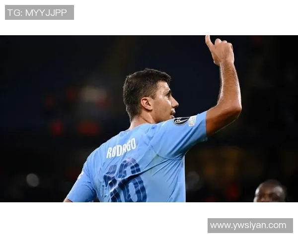 足球秋衣球星崛起引领潮流全新穿搭风尚带来赛场与时尚的完美融合